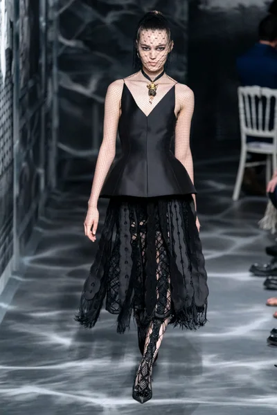 Look 50